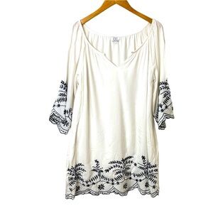 🔥🔥C/C CHUC CONNECTION WHITE DRESS EMBROIDERY SIZE LARGE. SUPPER CUTE HAS LININ
